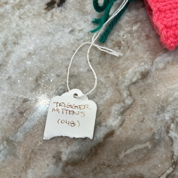 Trigger Mittens - Picture 3 of 5